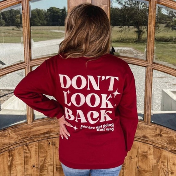 Gildan Heavy Blend Women’s “Don't Look Back” Sweatshirt/Crewneck/Pullover | NEW! - Picture 1 of 3